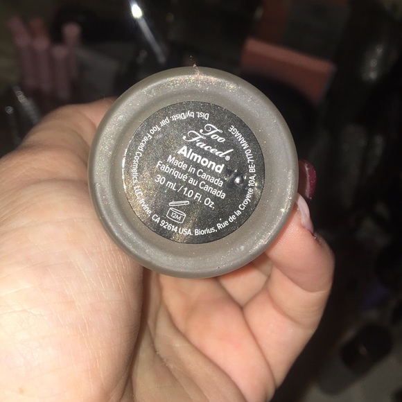 Two faced foundation - Picture 2 of 3